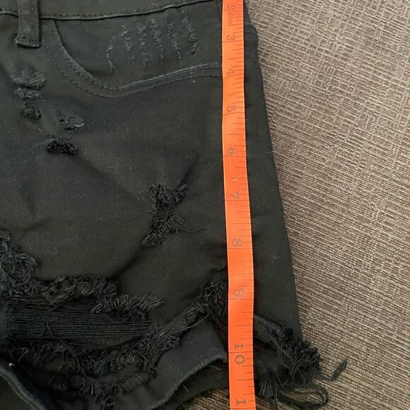 ⚡️ KanCan Black Ripped Jean Shorts ~ Size 27 ⚡️ - Picture 3 of 5